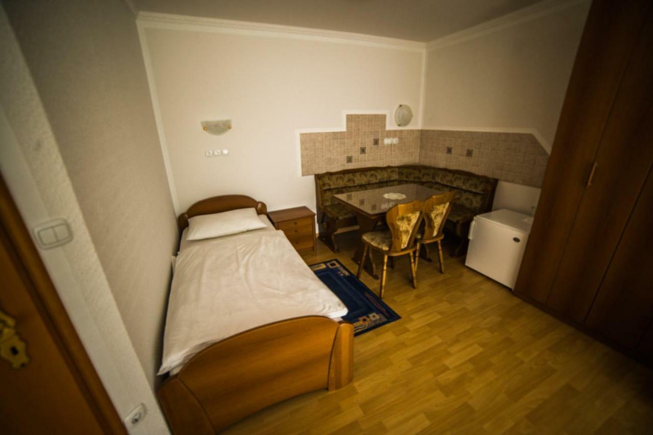Gostisce Pri Dveh Petelinih Hotel Bled Exterior foto
